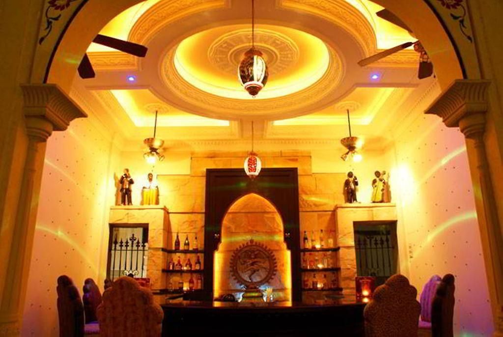 โรงแรม Four Seasons Place