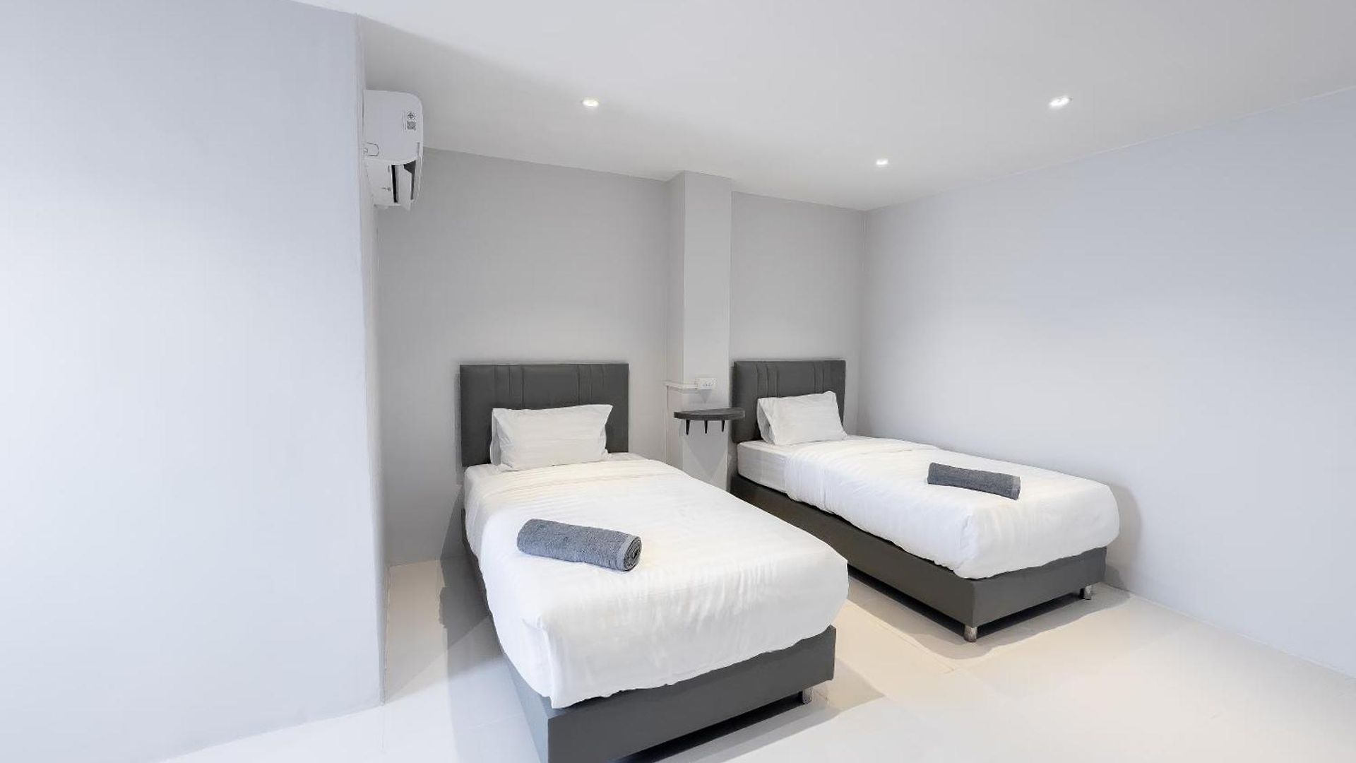 On The Six Pratamnak Pattaya