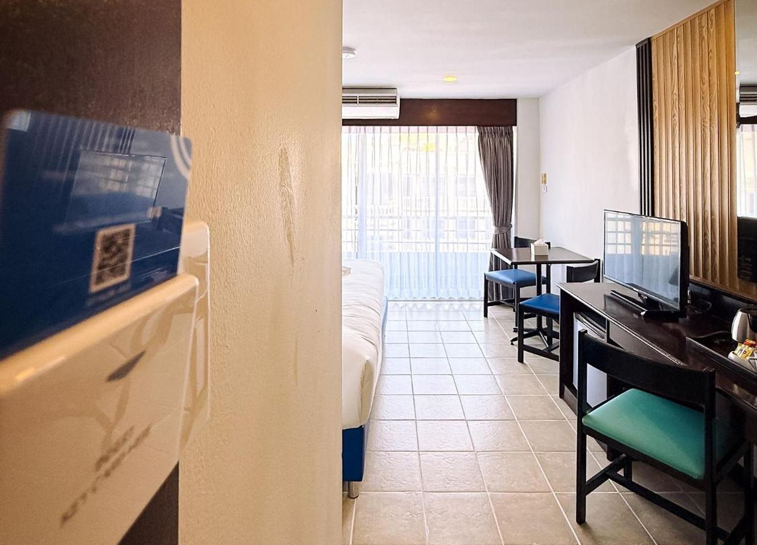 โรงแรม The 4*