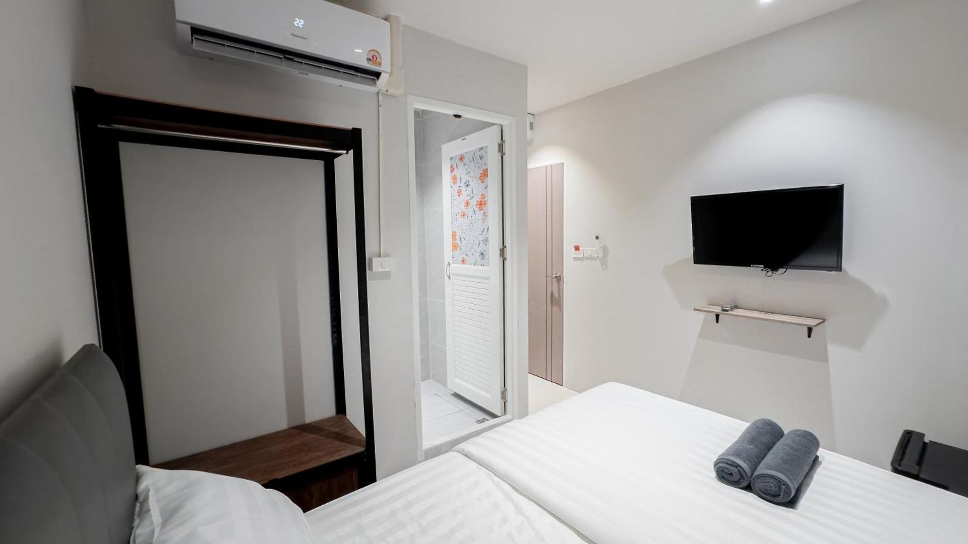 Aparthotel On The Six Pratamnak 3*