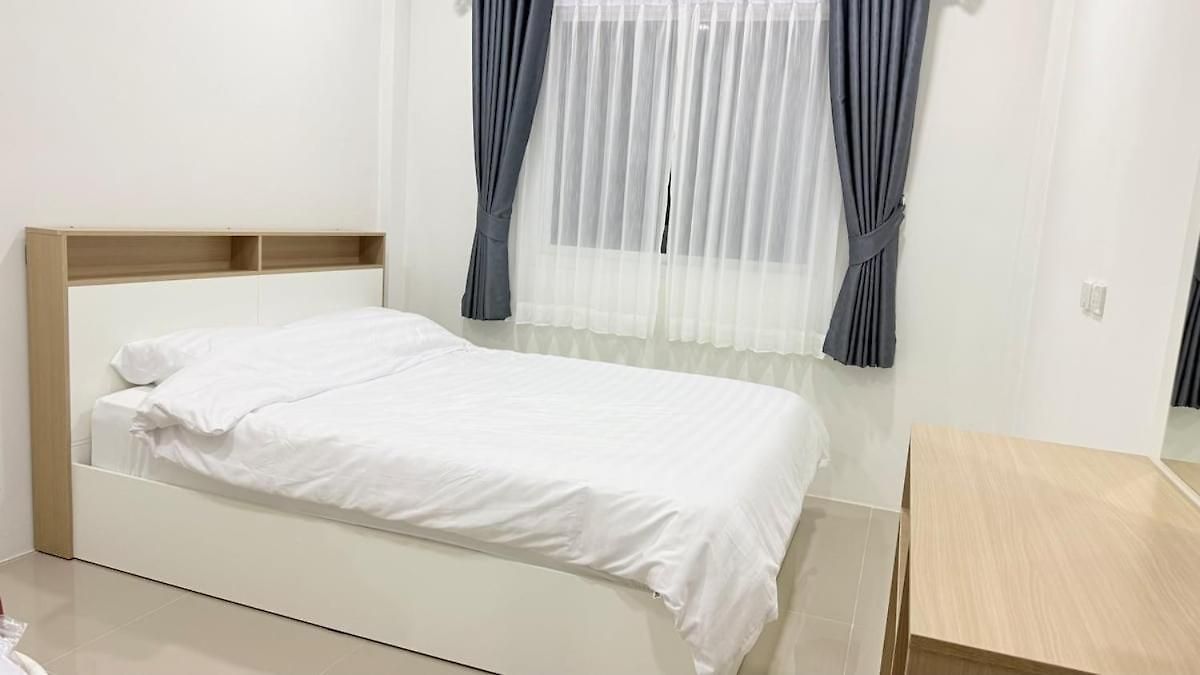 Baan Thanaluk 1 *