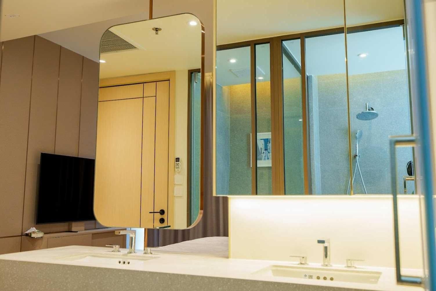 Luxury 2br Sea View With Private Lift And Free Parking Pattaya