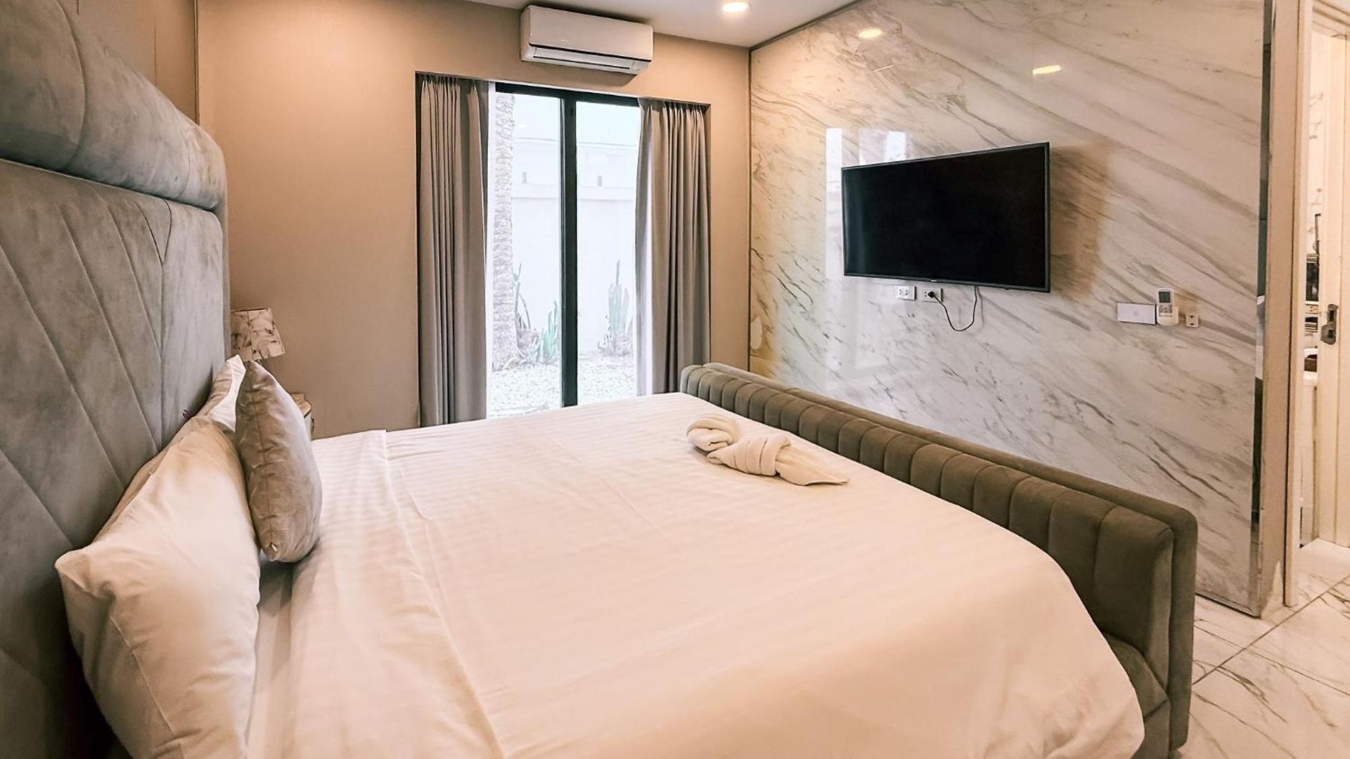 Luxury 6 Bedroom Private Pool In Palm Springs * Pattaya
