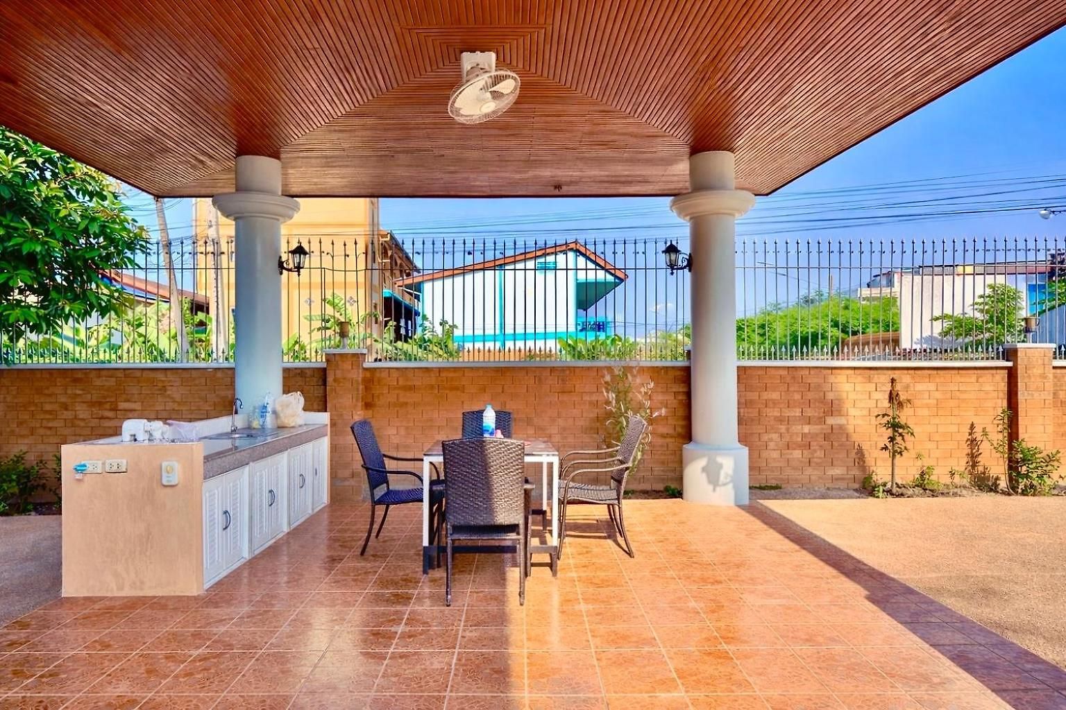 Villa 5br Pool Sleeps 10 Pattaya