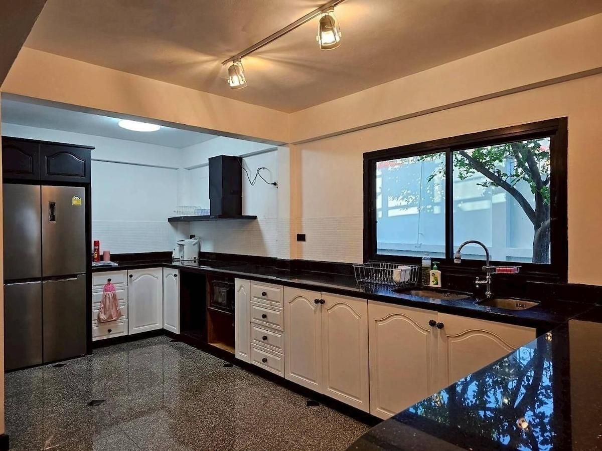 4 Bedroom 2km From Walking Street Pattaya
