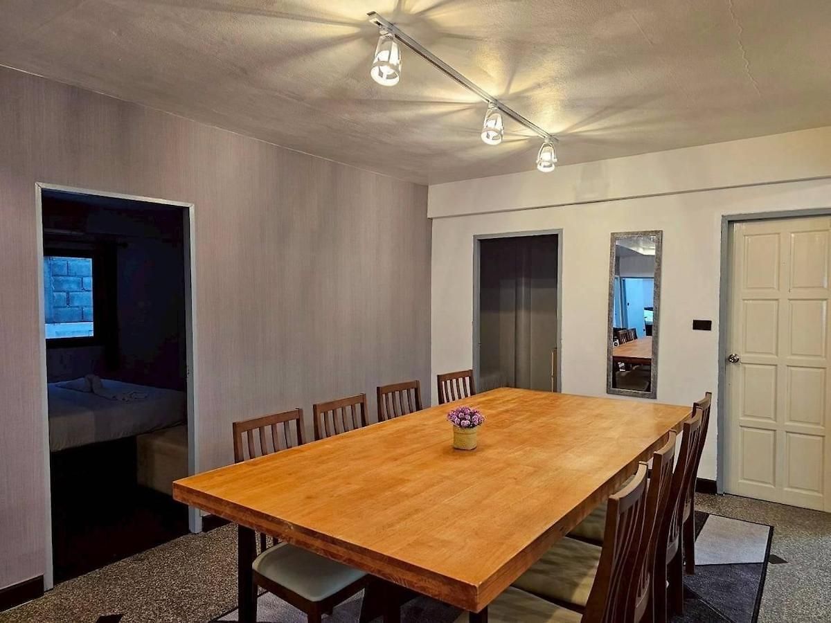 4 Bedroom 2km From Walking Street วิลล่า Pattaya