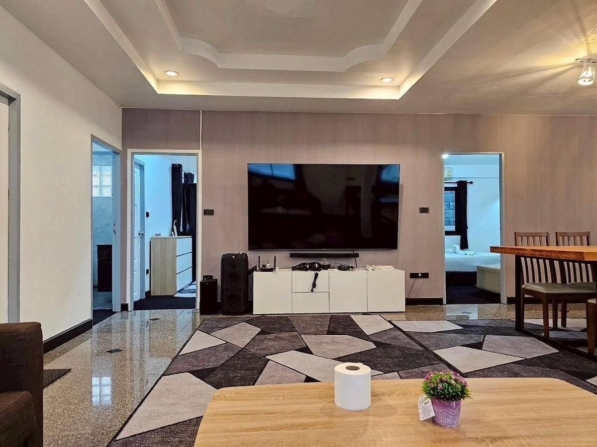 Fabulous 4 Bedroom 2km From Walking Street Villa Pattaya