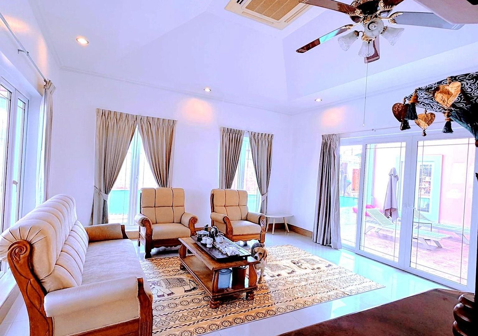 5br Pool Sleeps 10 Villa *