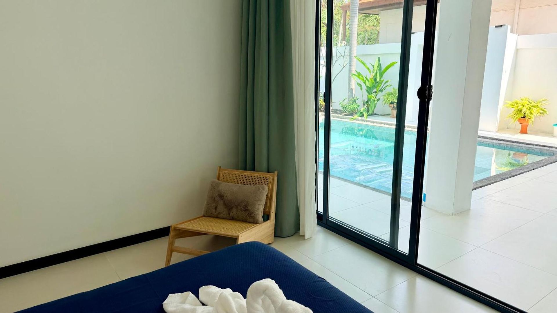 Villa Oceanfront Serene,3br With Private Pool Villa,new Modern White