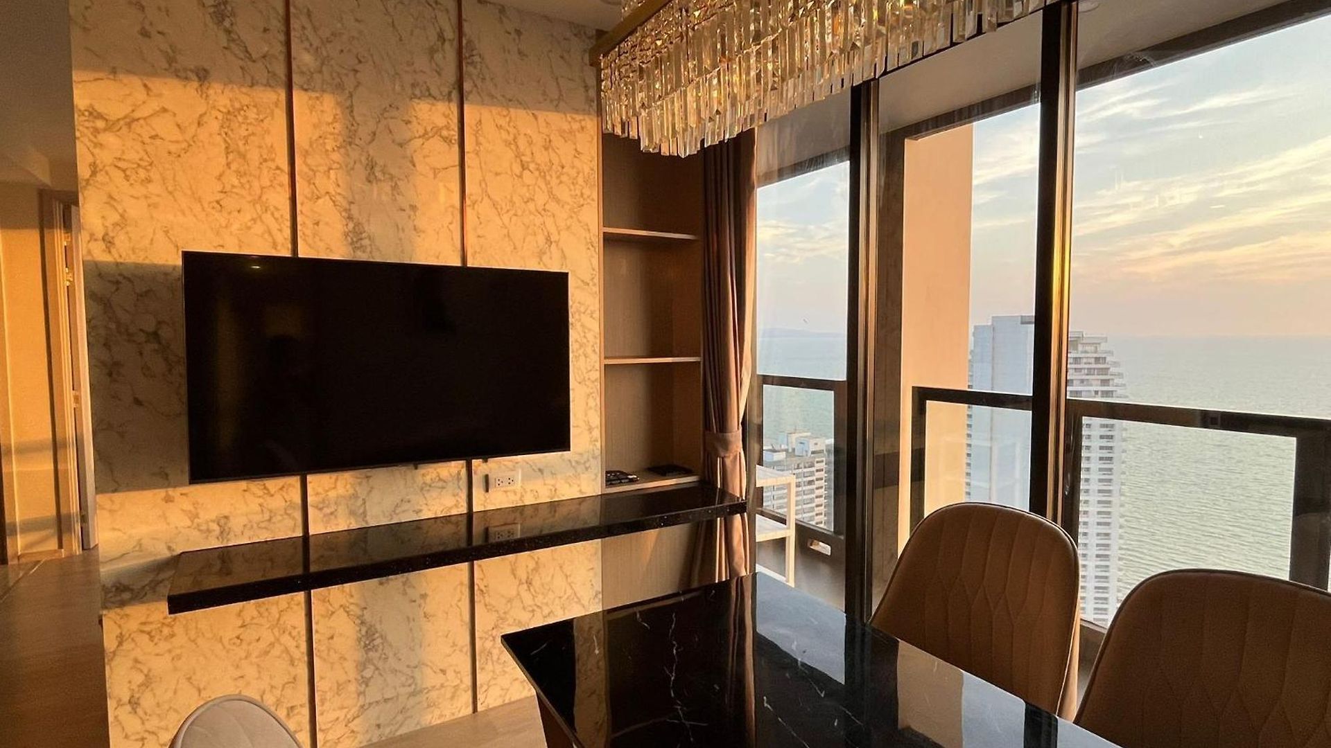 Guest house Luxury 2br Sea View Unit I 35th Floor Rare Unit Pattaya