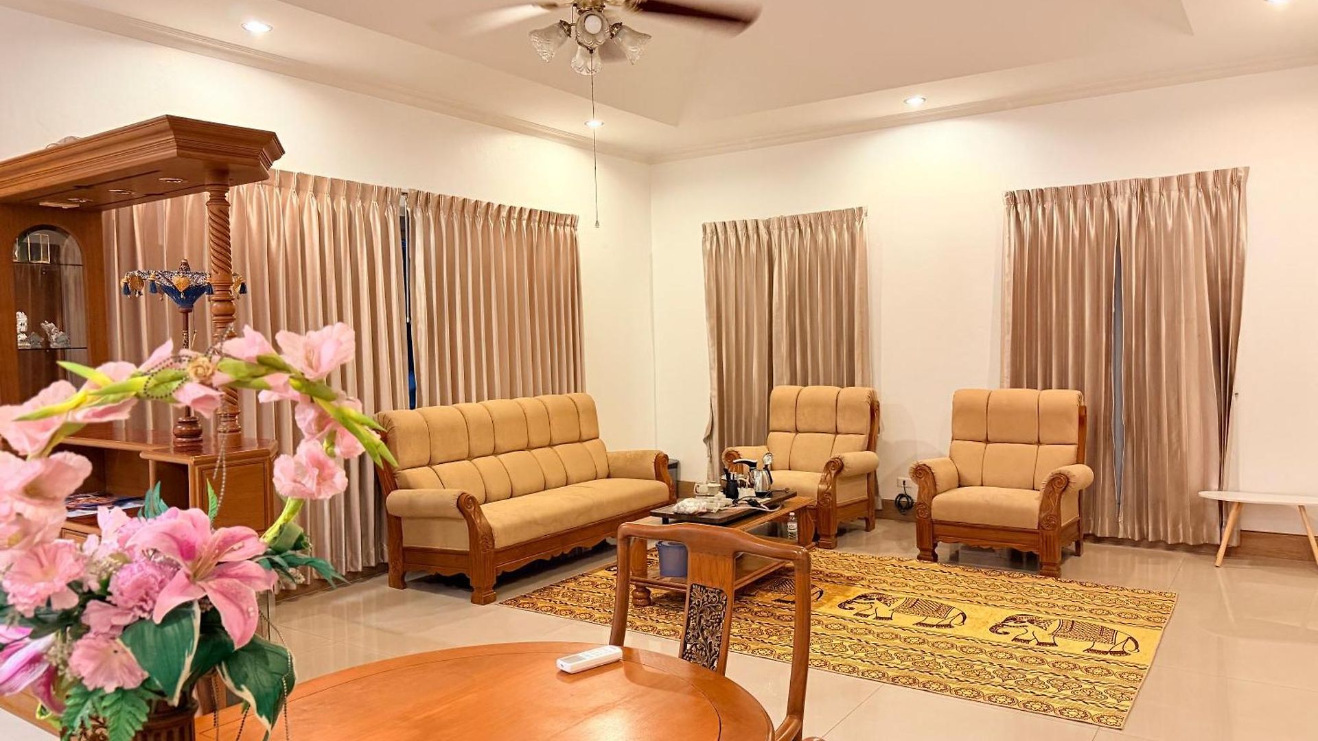 5br Pool Sleeps 10 * Pattaya