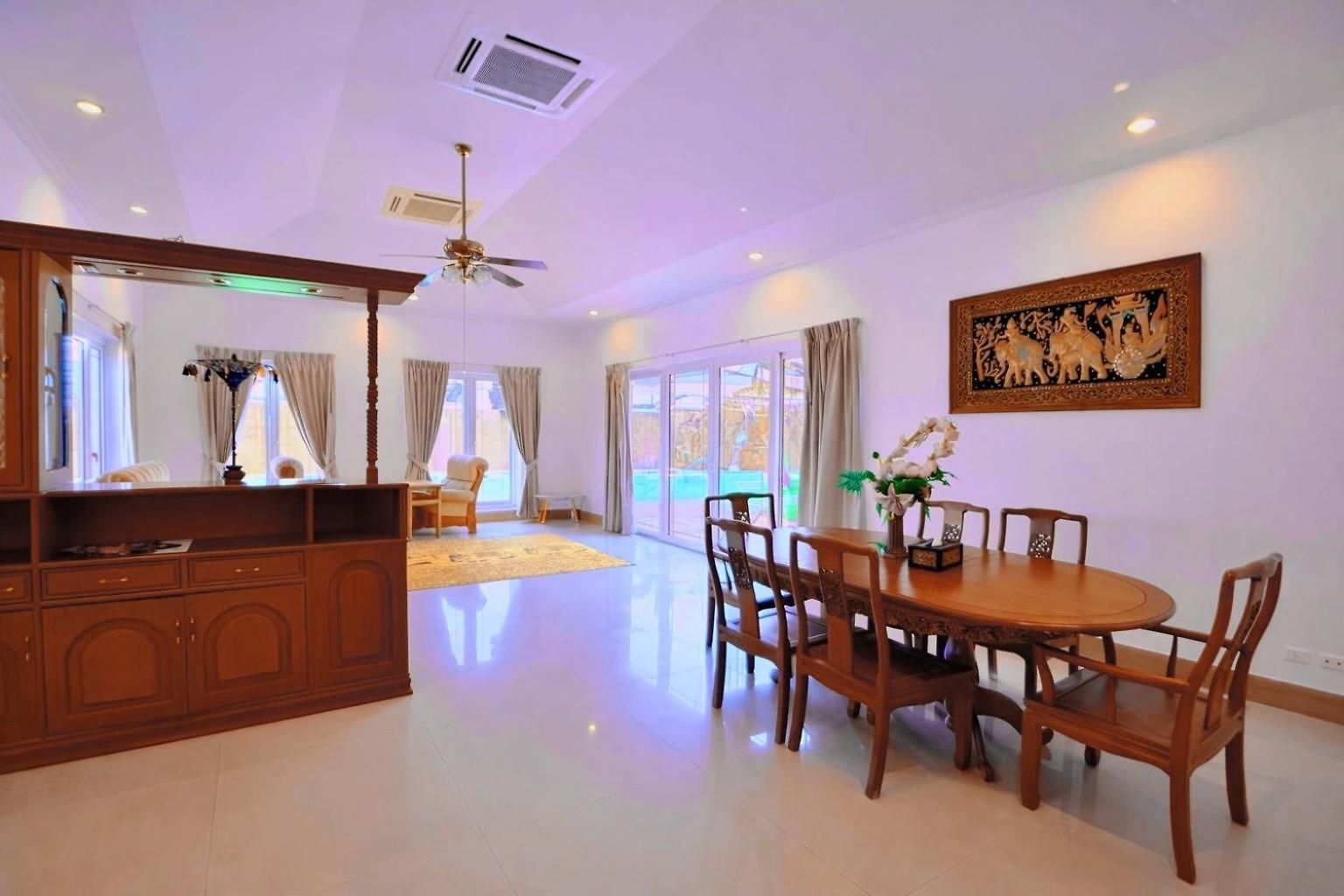 5br Pool Sleeps 10 Pattaya