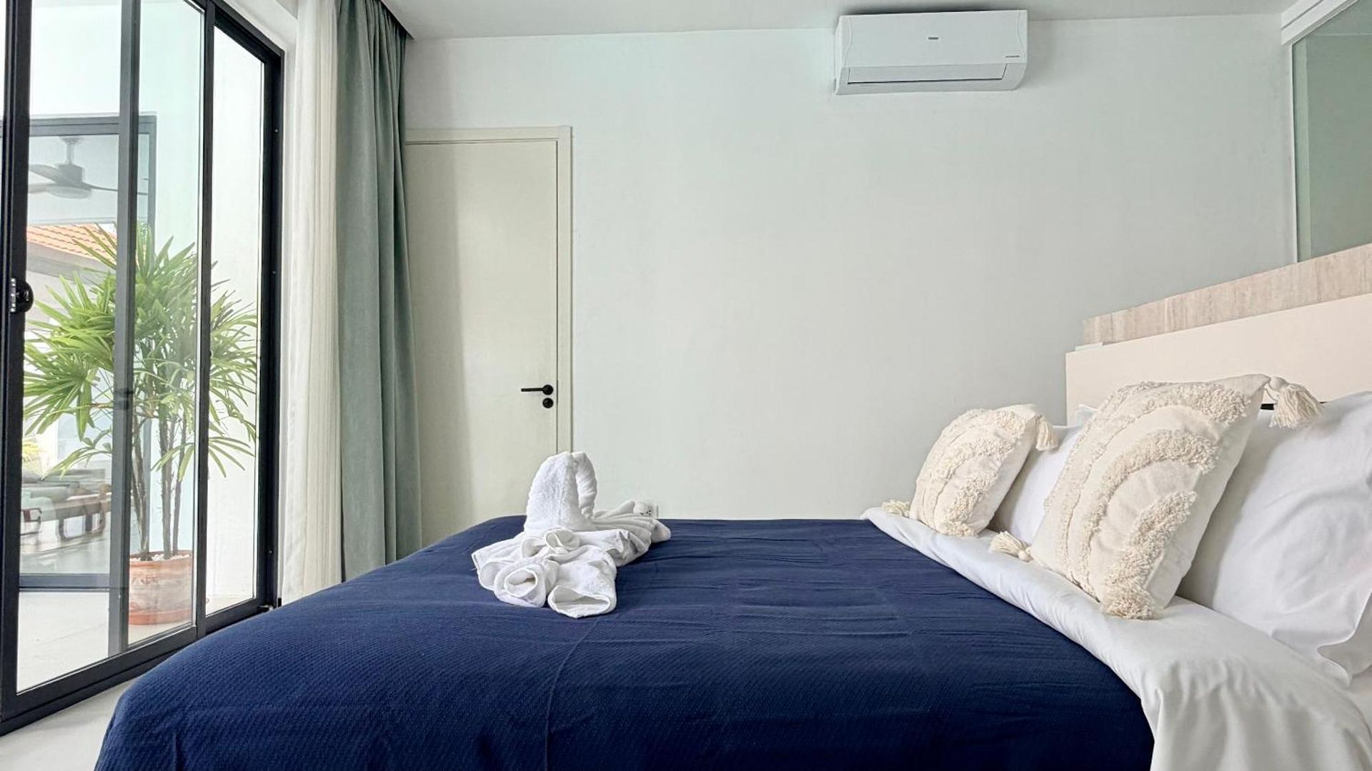 Oceanfront Serene,3br With Private Pool Villa,new Modern White * Pattaya