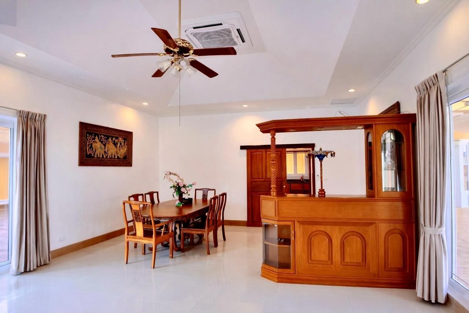 Villa 5br Pool Sleeps 10 *