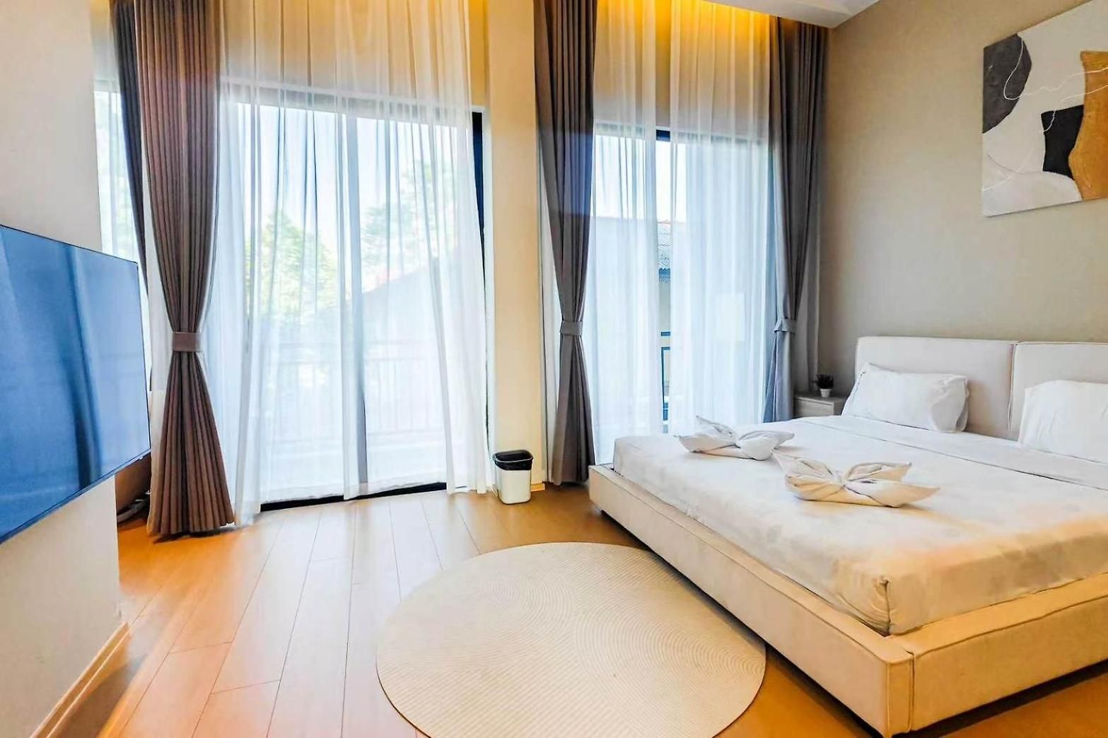 Pure Space 4br Ktv Bbq Kitchen Swimming Pool Villa