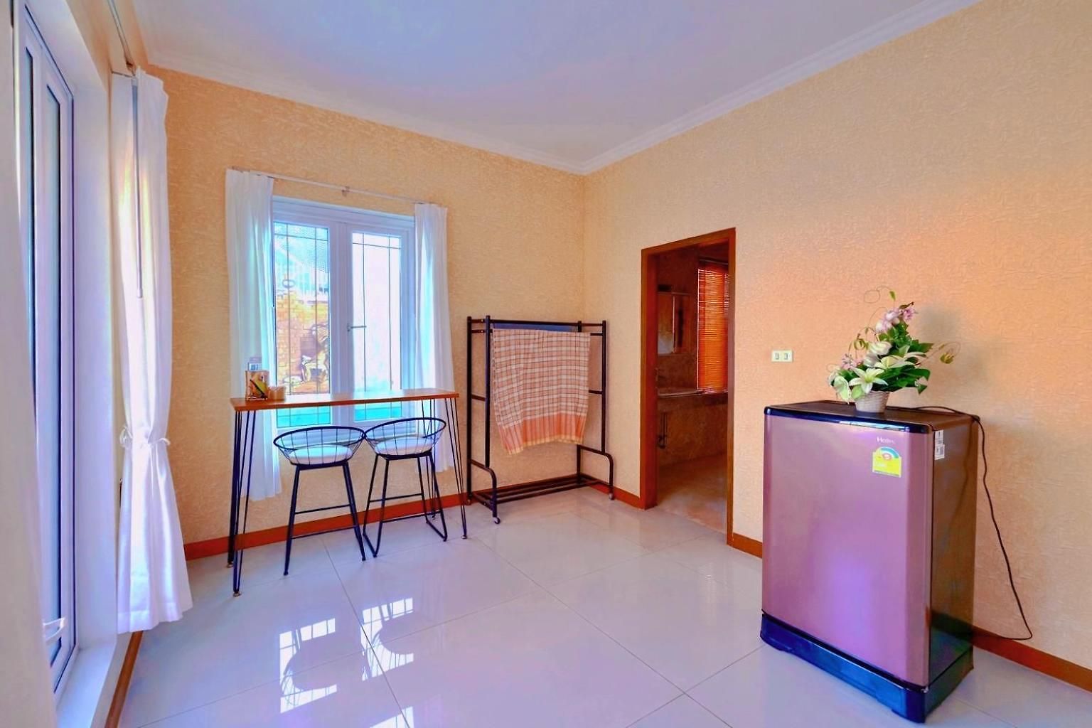 5br Pool Sleeps 10 Villa