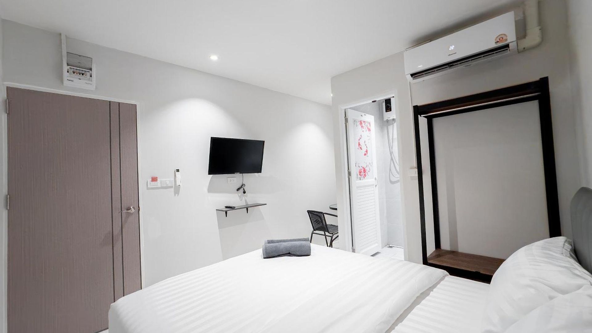 Aparthotel On The Six Pratamnak 3*