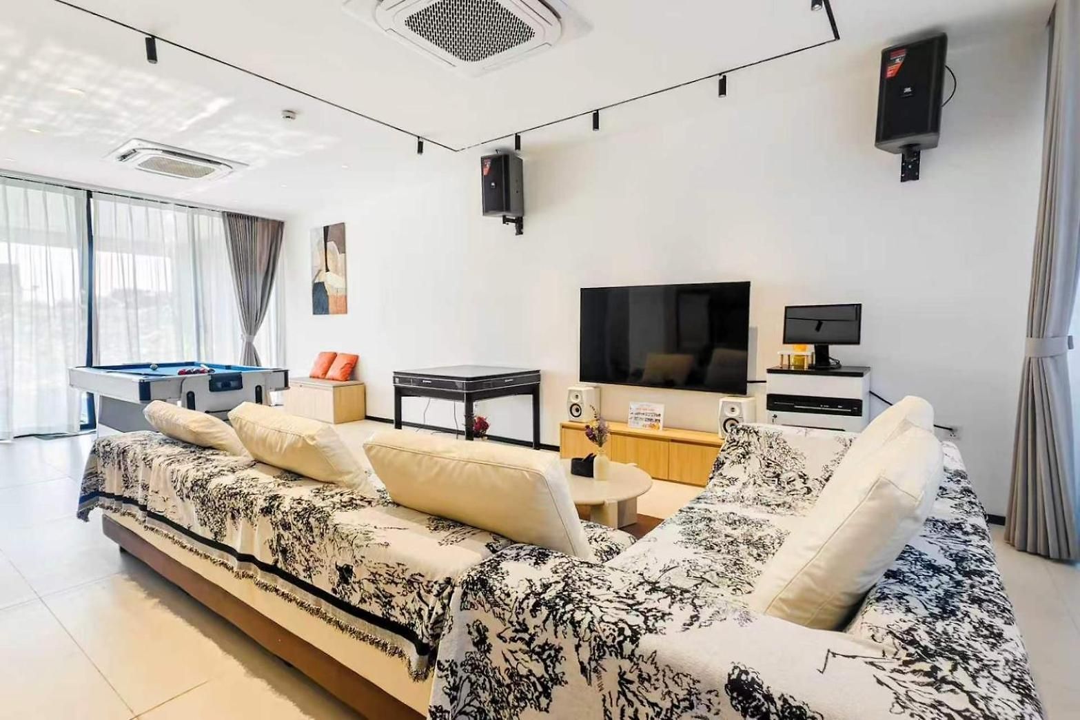 Pure Space 4br Ktv Bbq Kitchen Swimming Pool Villa Pattaya