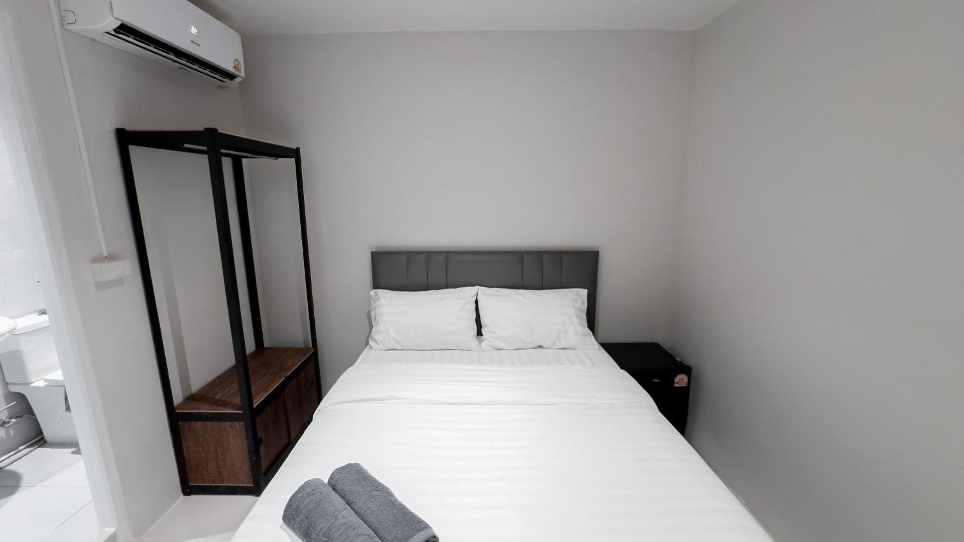 On The Six Pratamnak Aparthotel 3*