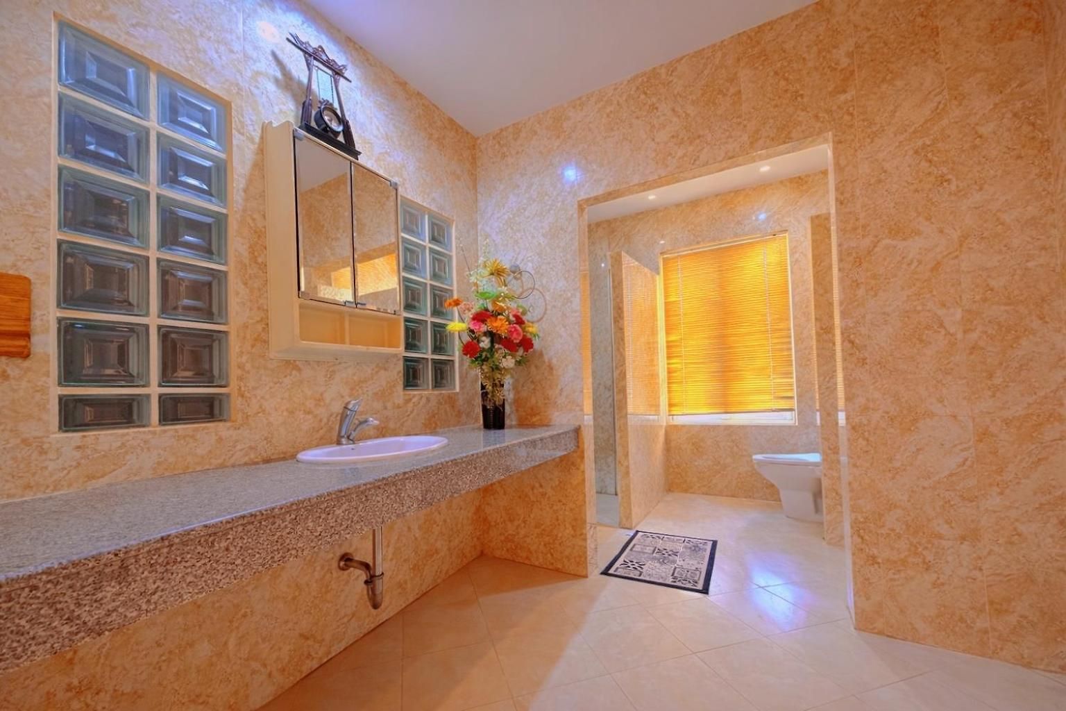 5br Pool Sleeps 10 Villa