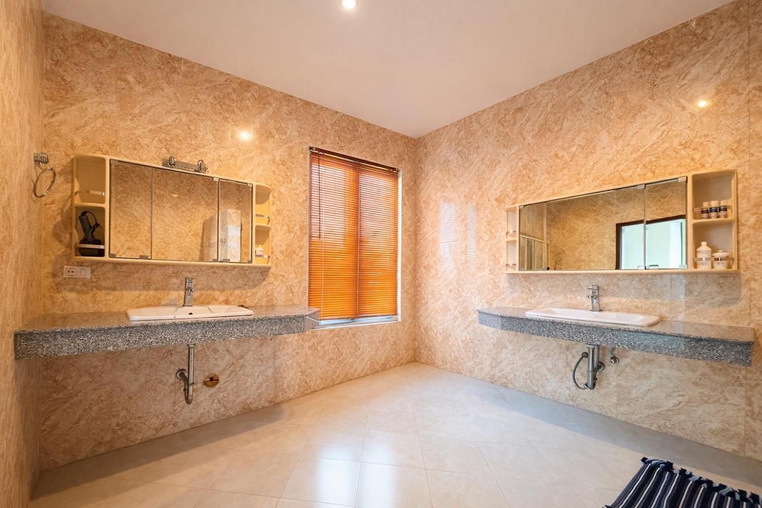 5br Pool Sleeps 10 Villa *