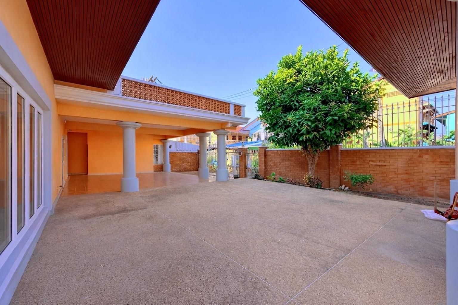 5br Pool Sleeps 10 * Pattaya