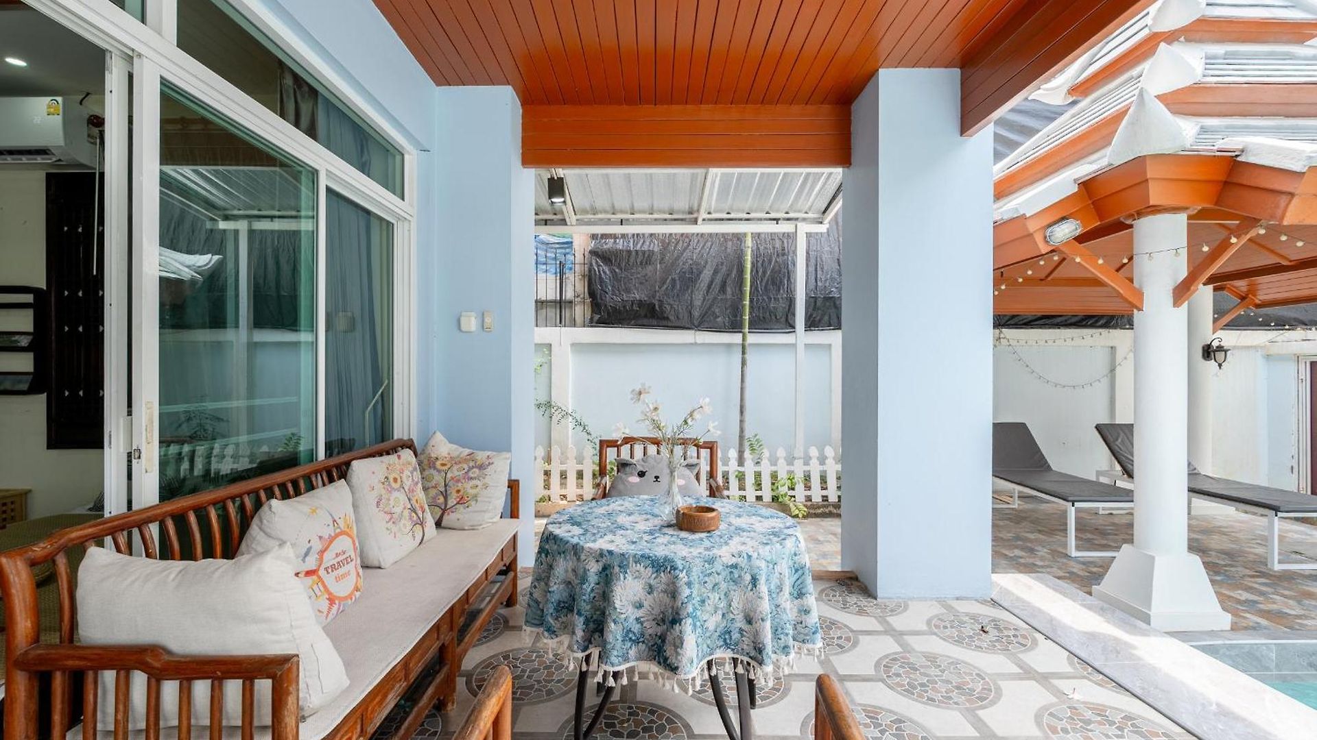 G Thai Happy Pool Villa *