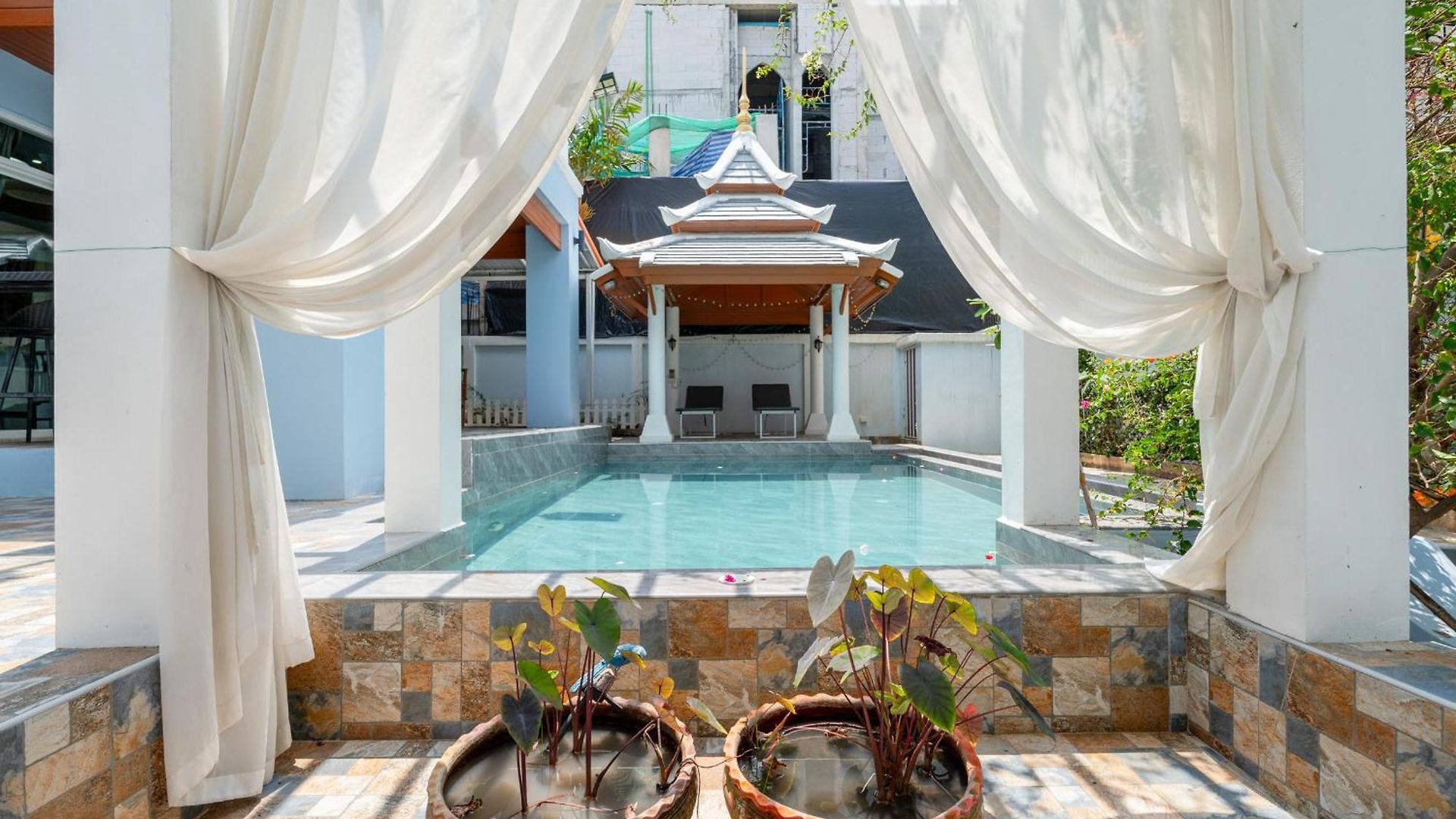 G Thai Happy Pool Pattaya