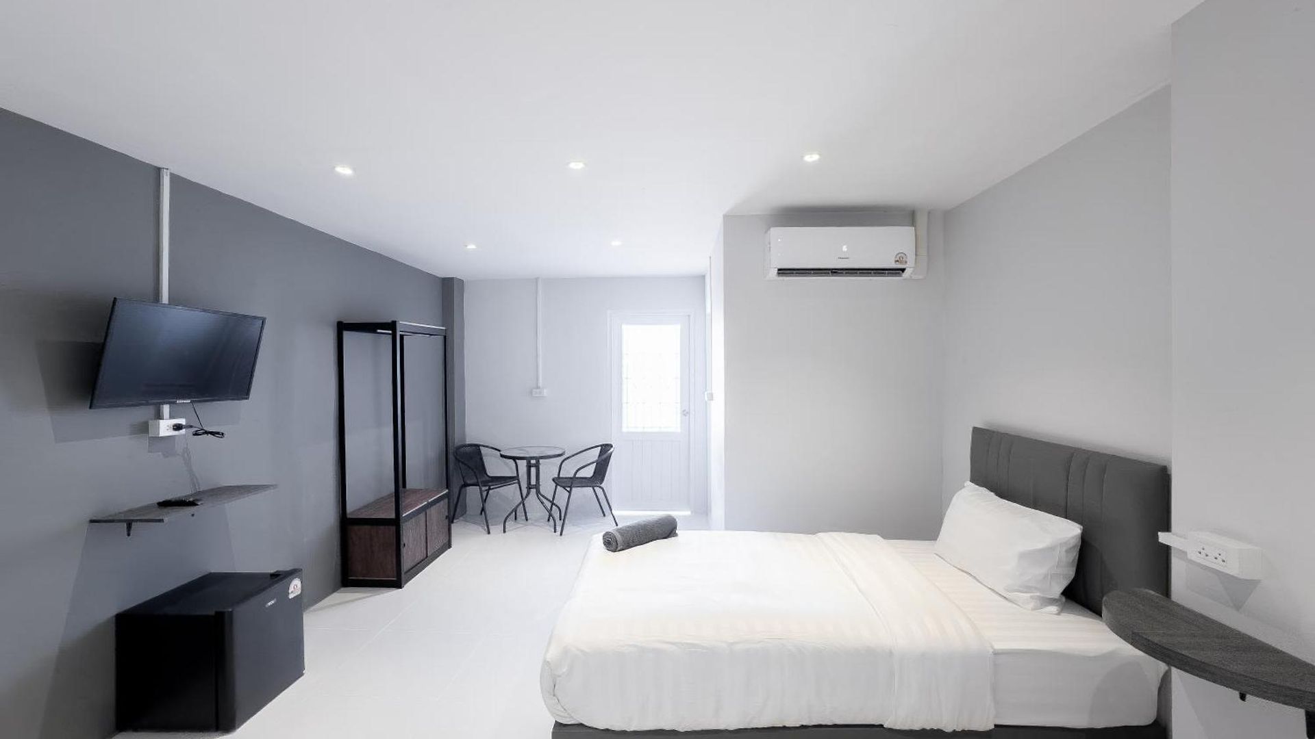 On The Six Pratamnak Aparthotel 3*