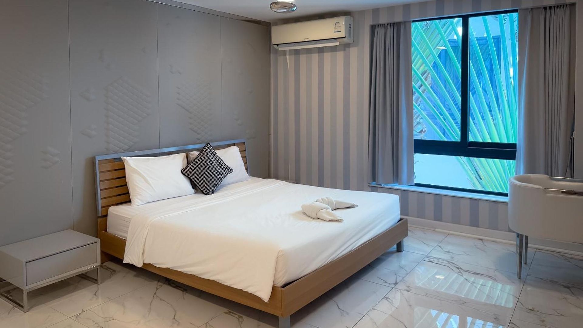 Villa Luxury 6 Bedroom Private Pool In Palm Springs Pattaya