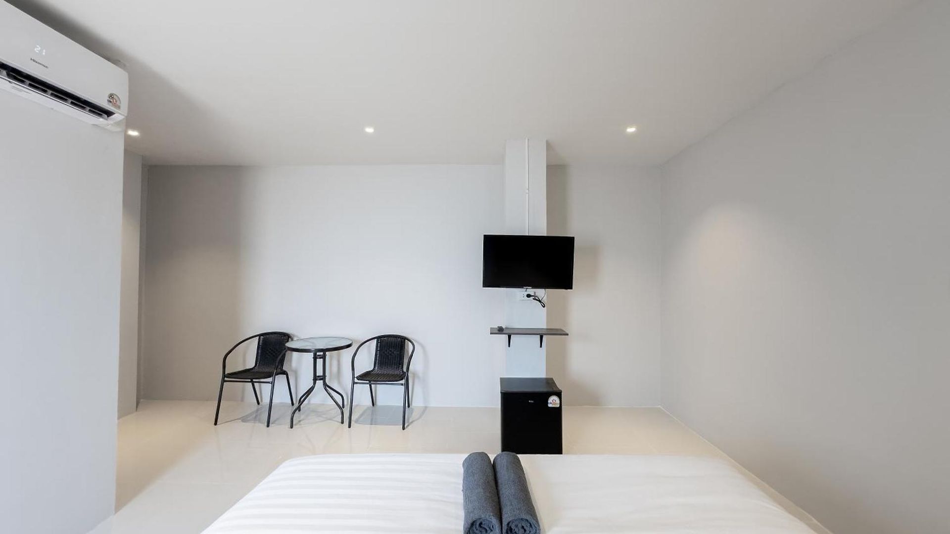 On The Six Pratamnak Aparthotel