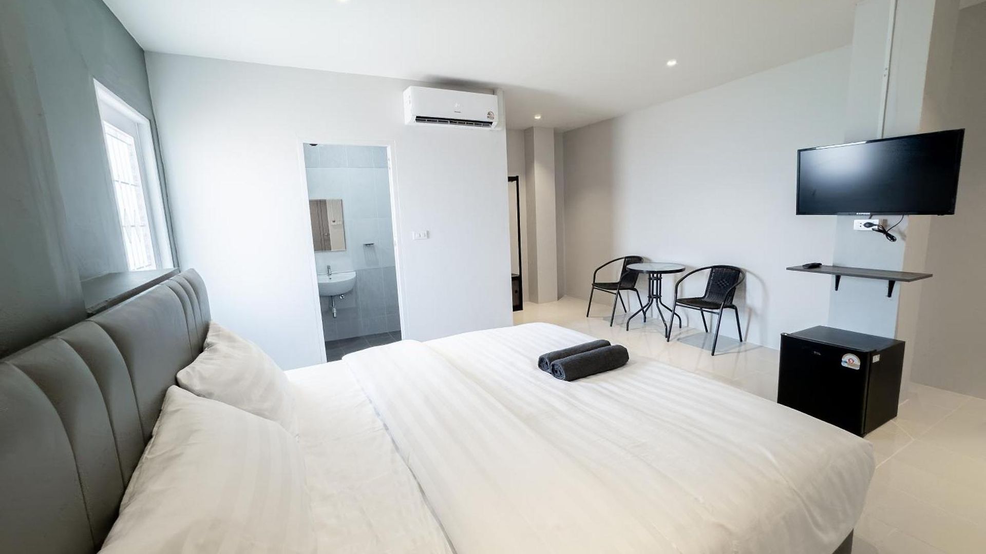 On The Six Pratamnak Aparthotel 3*