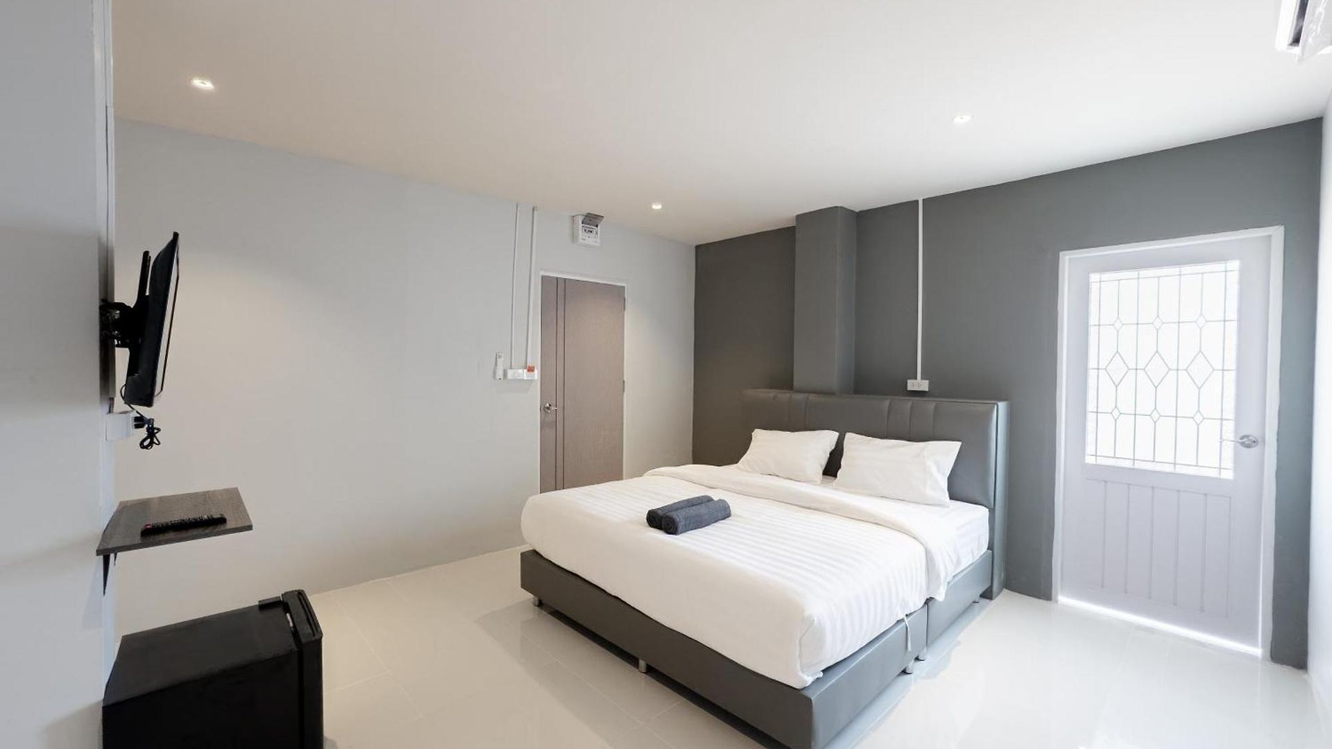 On The Six Pratamnak Aparthotel Pattaya