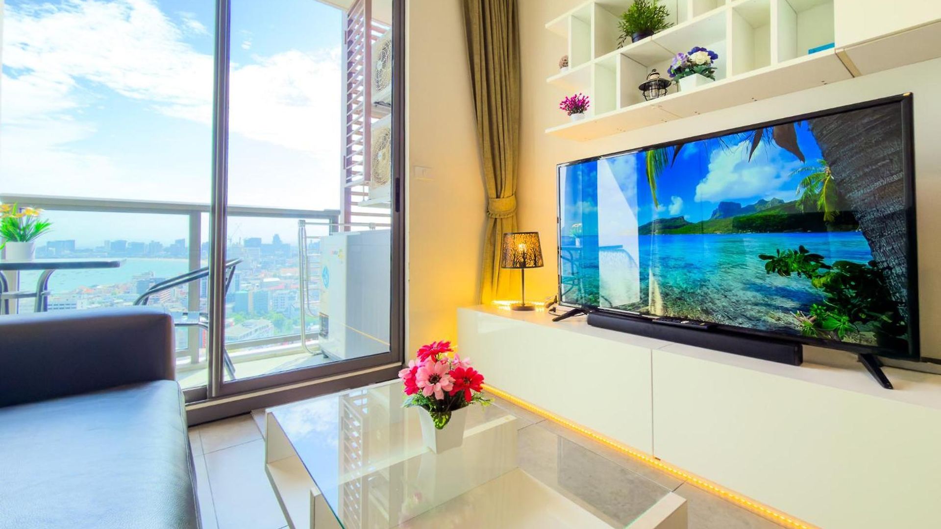 Skyline Serenity By Mountain Park Apartment
