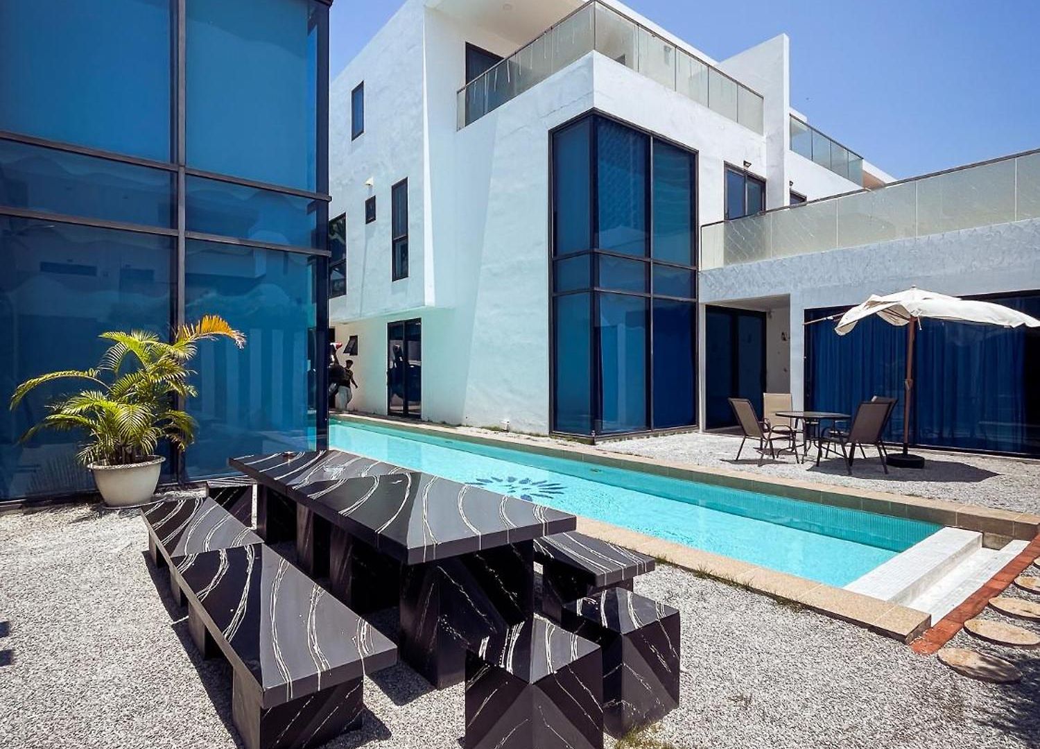 Apartment Magnitude 8 Bedroom In Palm Spring