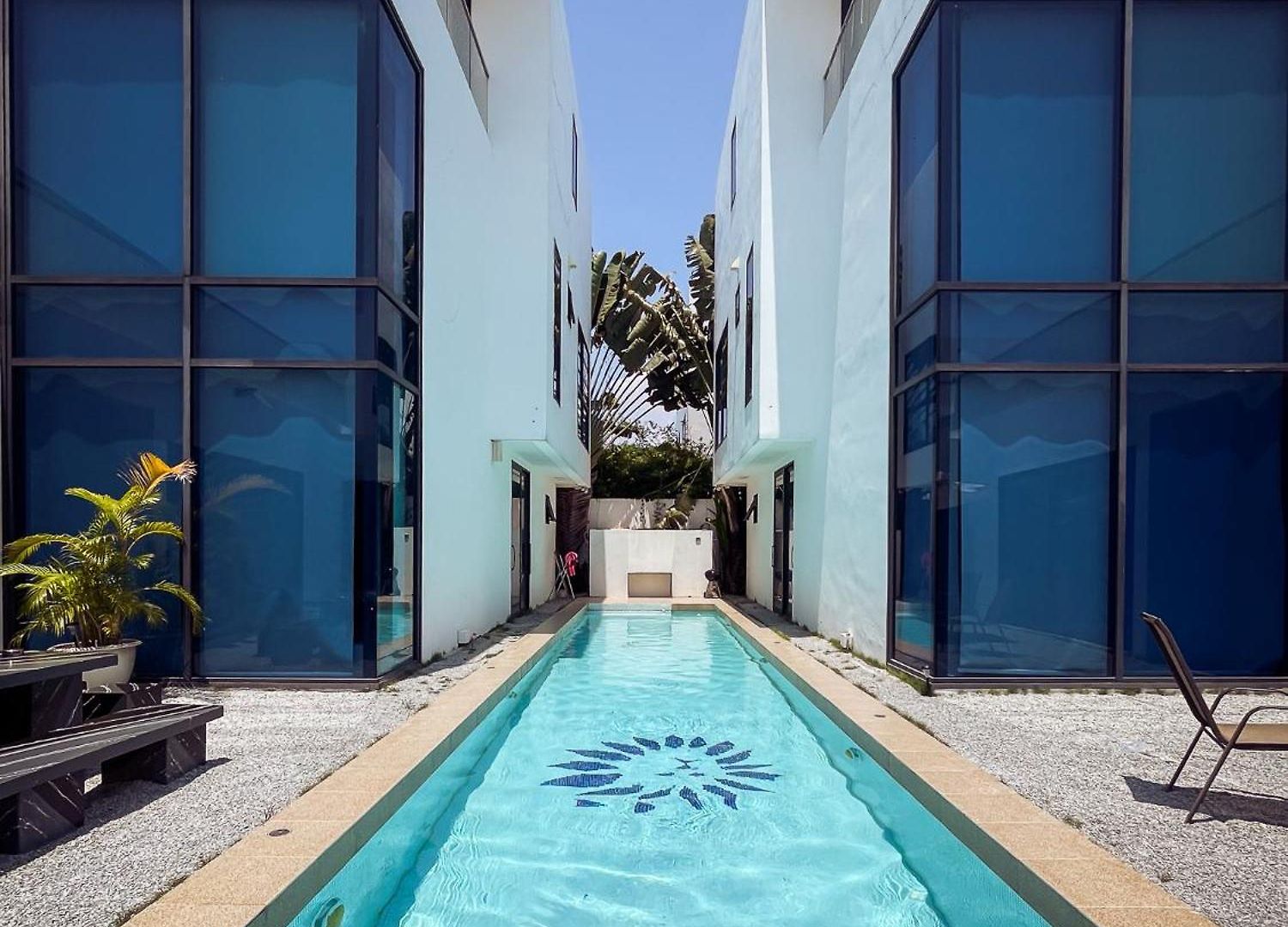 Magnitude 8 Bedroom In Palm Spring Apartment Pattaya
