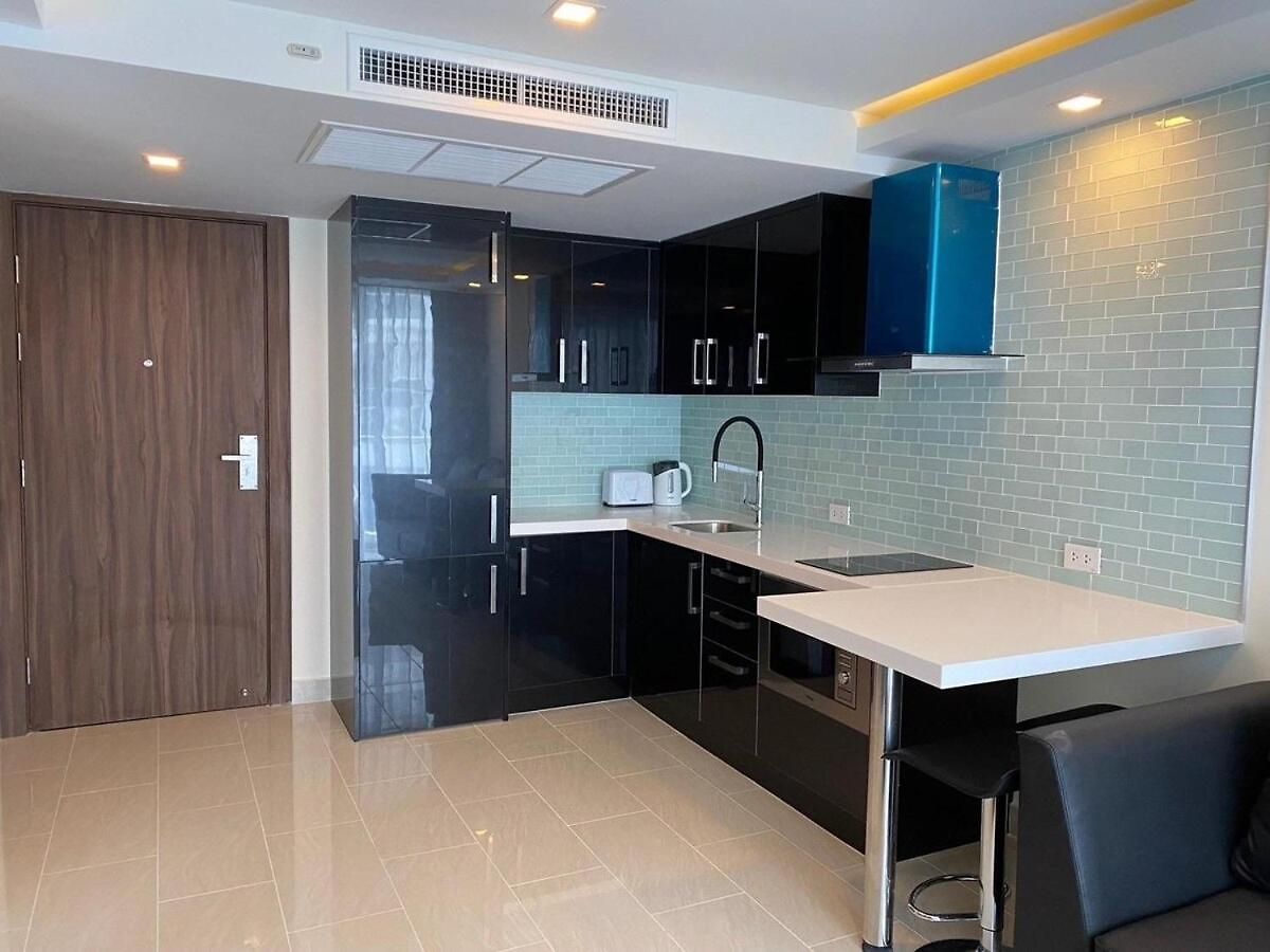 New! Pool View & Grand Avenue & *