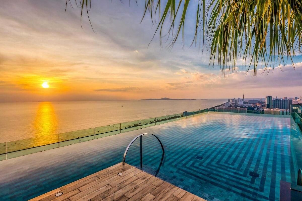 Riviera Jomtien Luxury 1 Bedroom Infinity Pool Sea Views Apartment