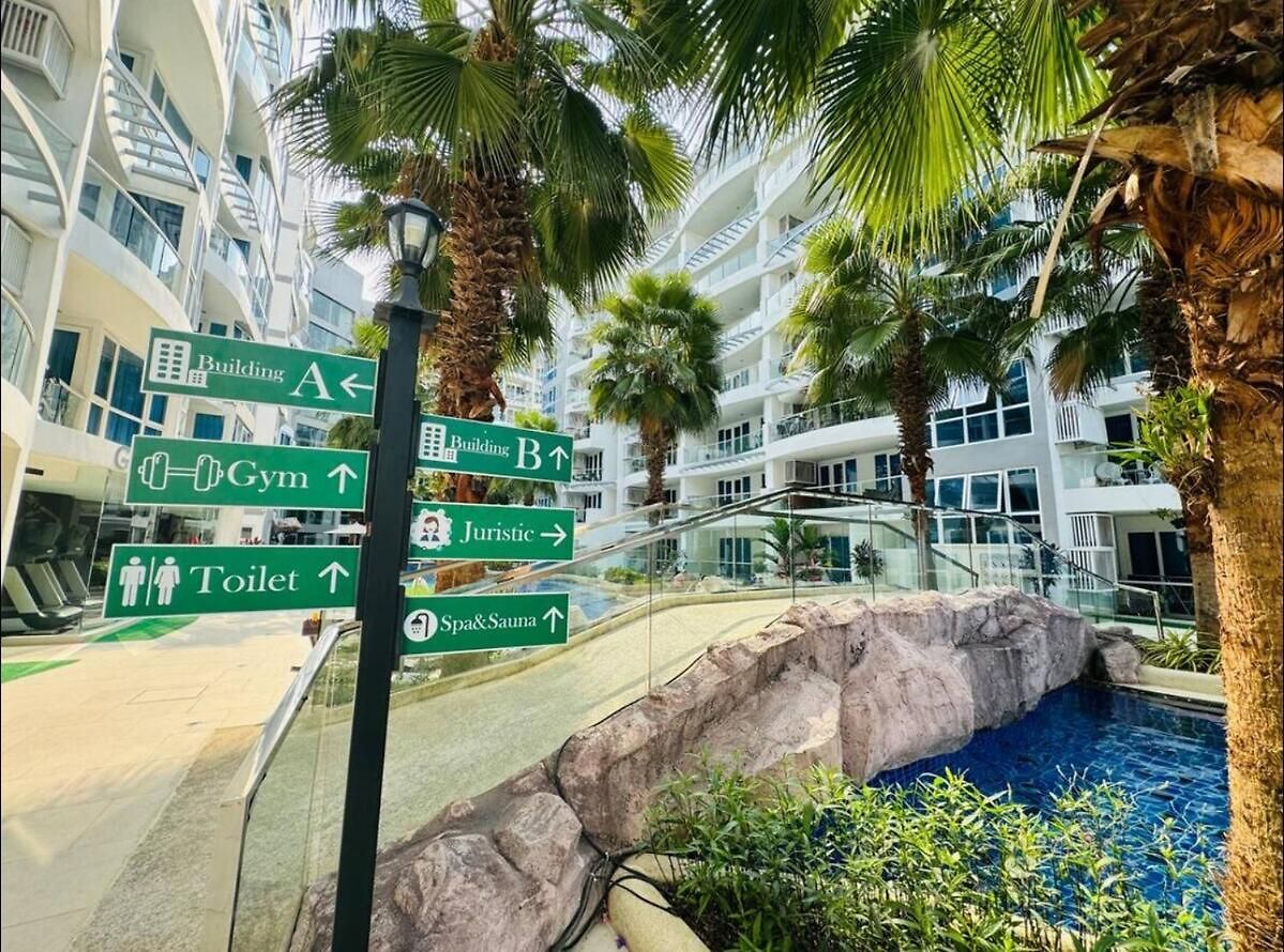 Apartment New! Pool View & Grand Avenue &