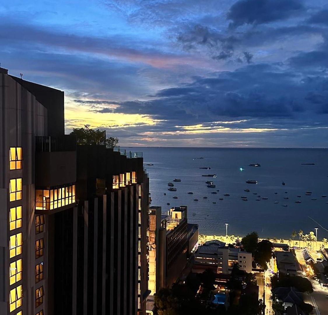 The Base High Floor And Seaview * Pattaya