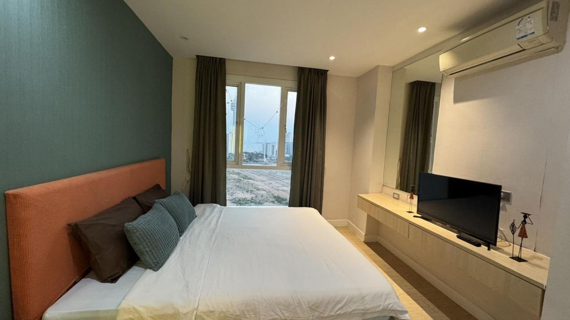 Sea View In Grande Caribbean L Pool L Near Jomtien And Walking Street *