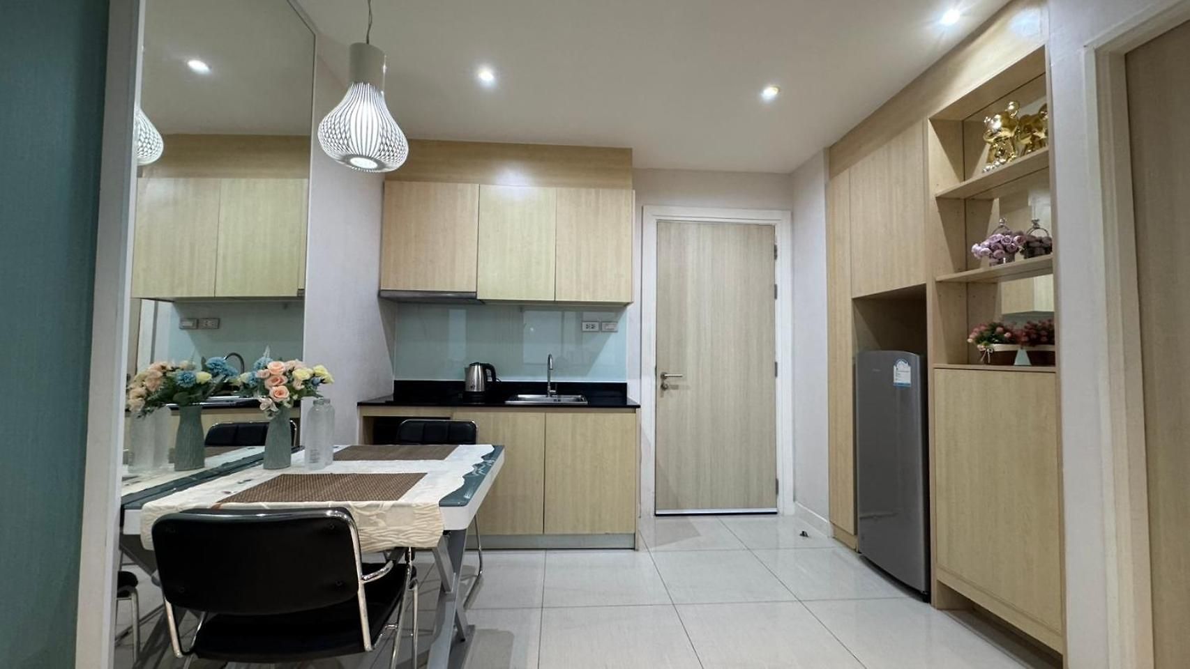 Sea View In Grande Caribbean L Pool L Near Jomtien And Walking Street Apartment
