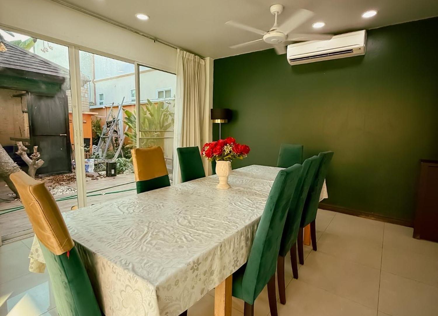 Magnitude 6 Bedroom In Pratumnak Apartment Pattaya