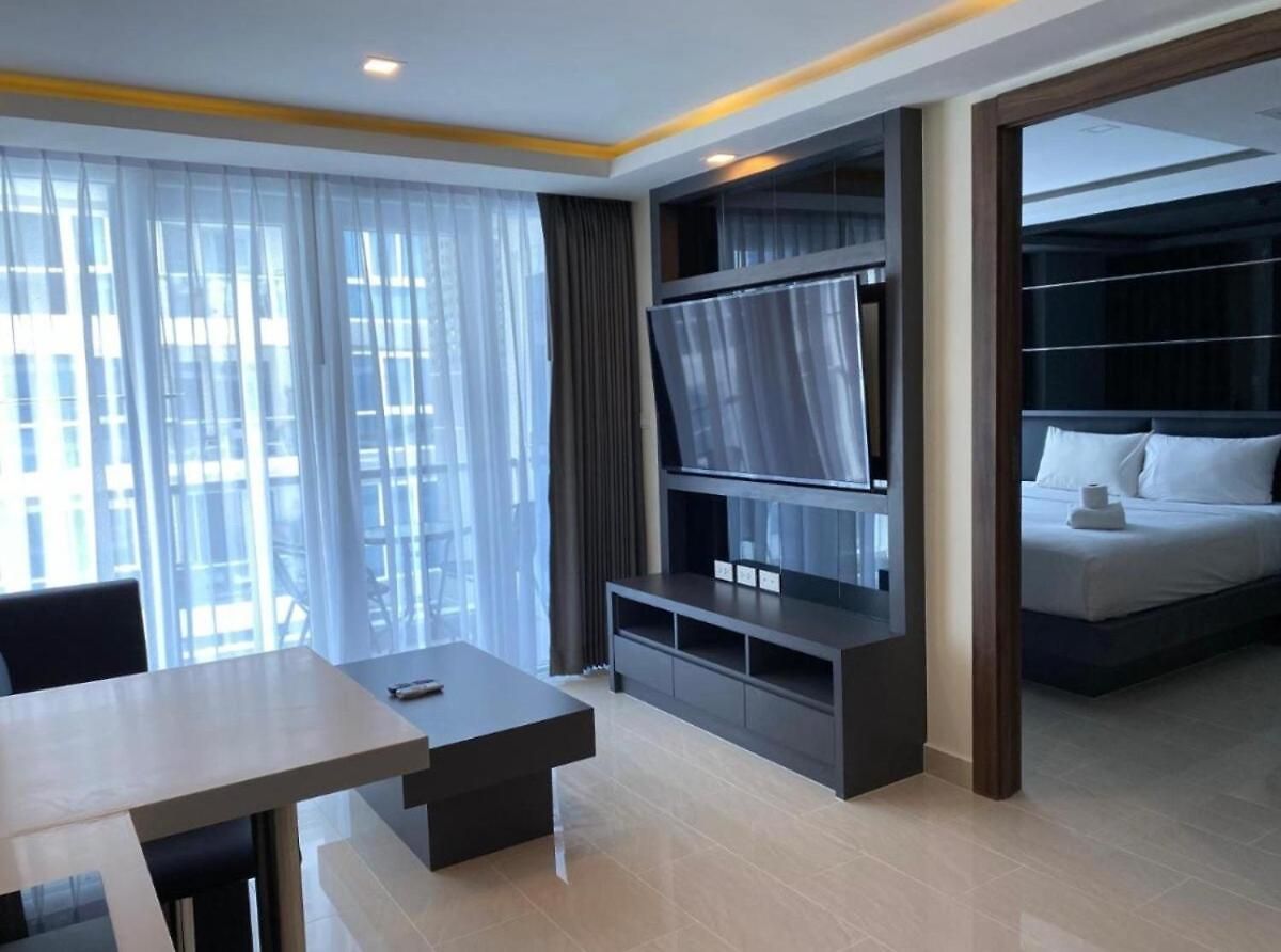 New! Pool View & Grand Avenue & *