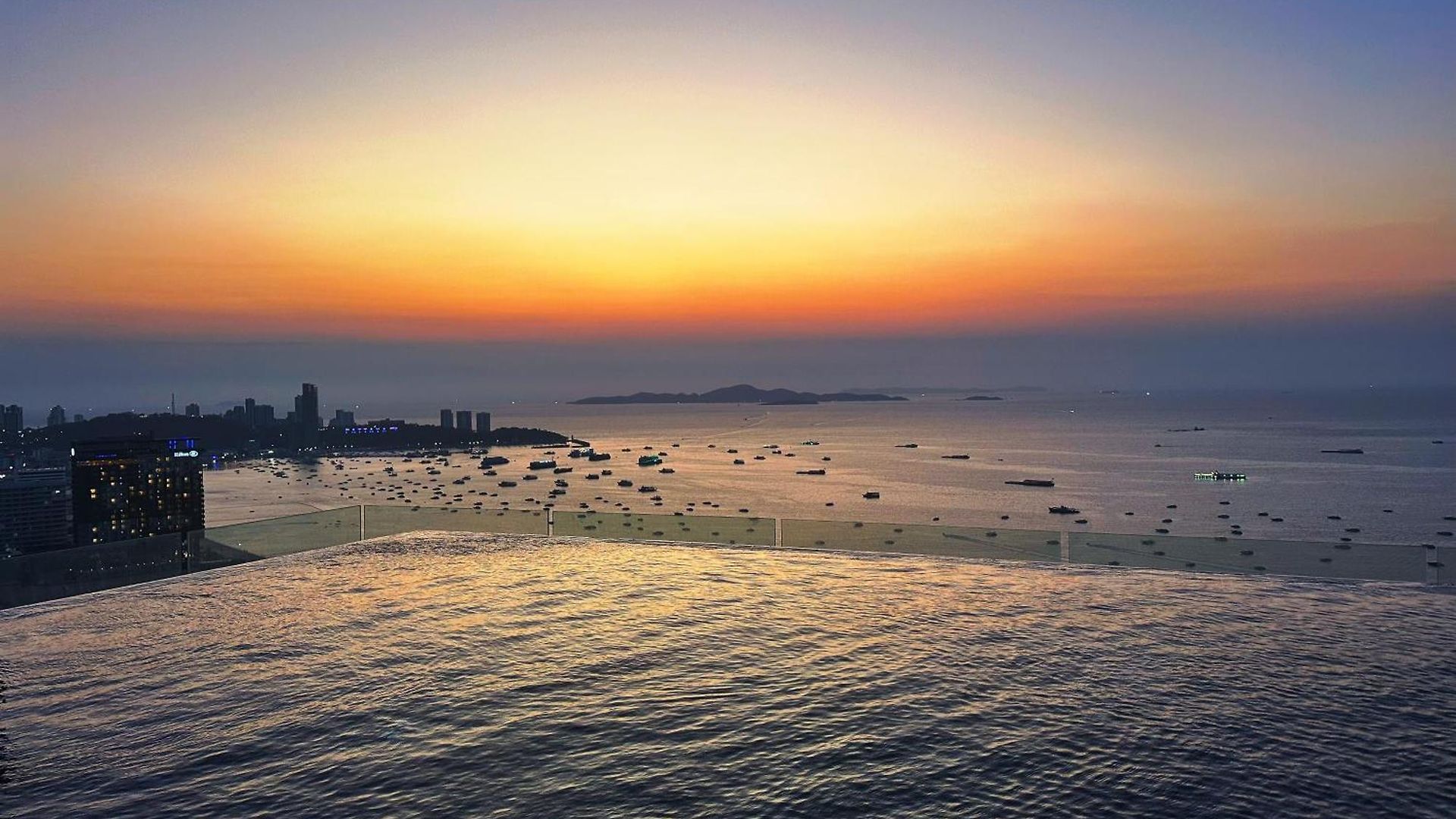 Centric Sea 40th Floor Sea View Infinity Pool On The Floor 21 Terminal Centum Walking Street 6th Lane Temple Of Truth *