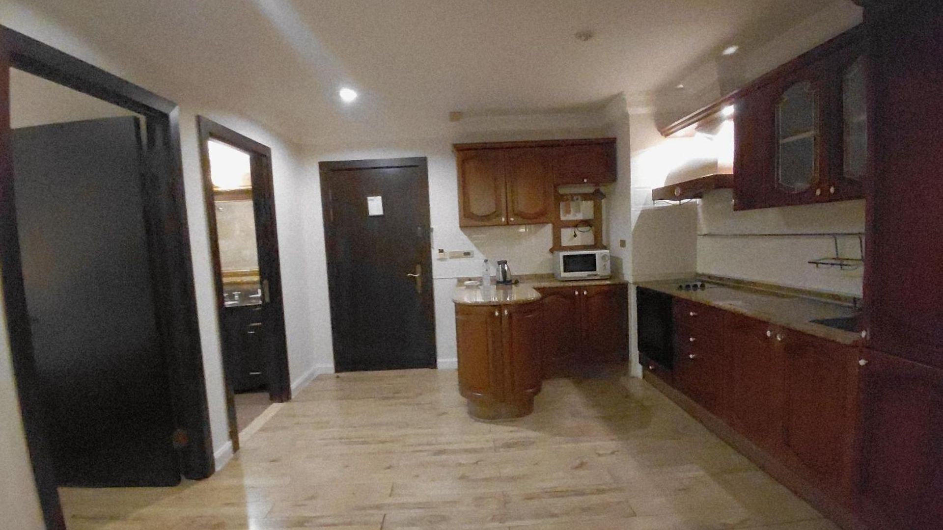 Spacious Serviced In Apartment Pattaya