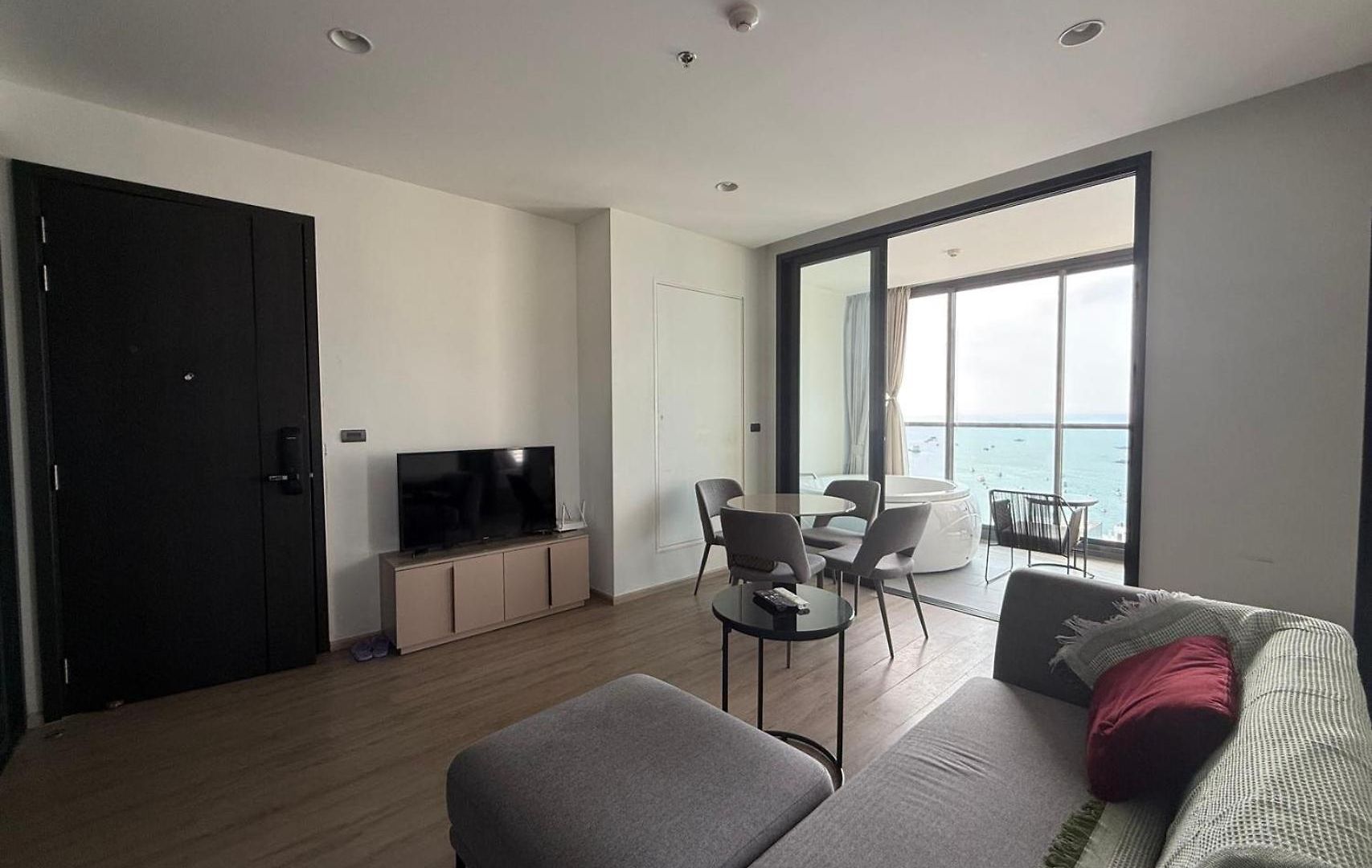 Edge Pattaya-luxury Downtown Escape Apartment