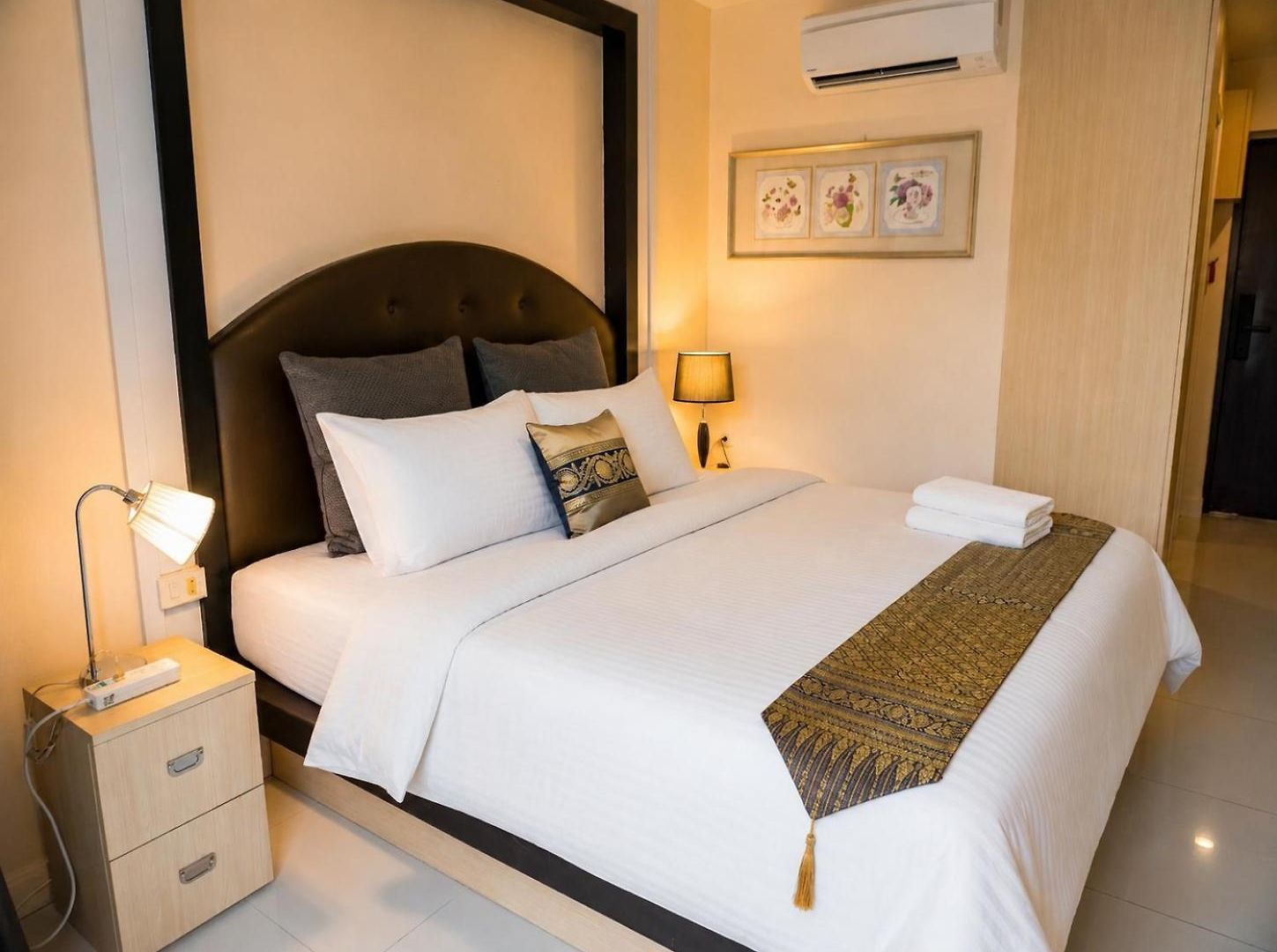 Ideally Located On Jomtien Phratamnak * Pattaya