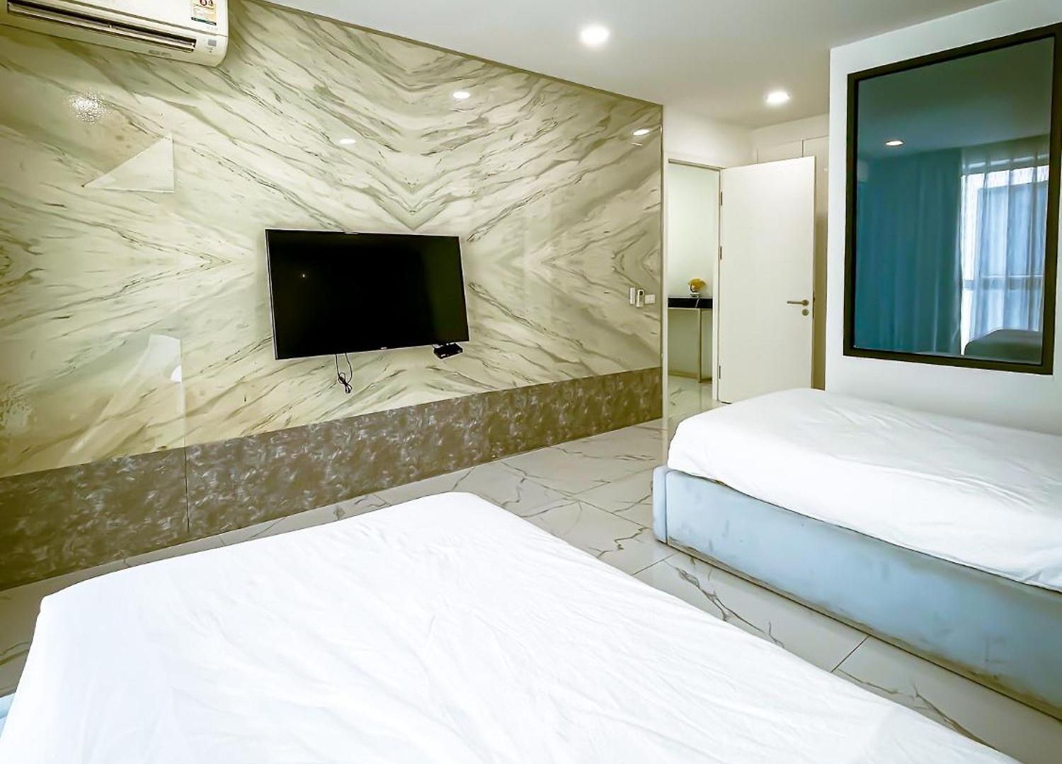 Magnitude 8 Bedroom In Palm Spring