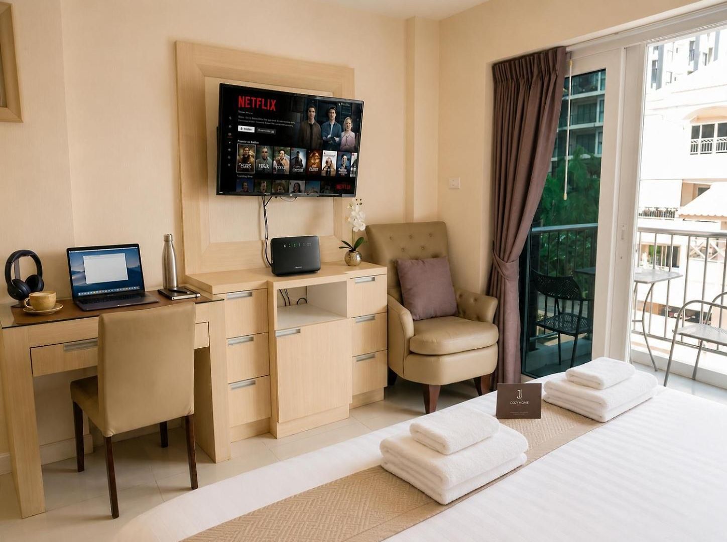 Apartment Ideally Located On Jomtien Phratamnak Pattaya